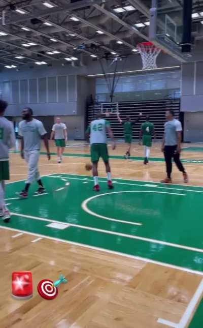[Highlight] Jayson Tatum hits a buzzer beating game winner in practice to lead the bench unit to a victory over the starters