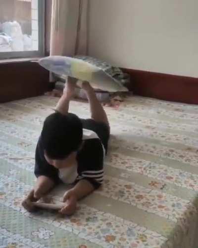 Impressive moves with the pillow..