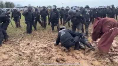 👮‍♂️👮‍♂️👮‍♂️