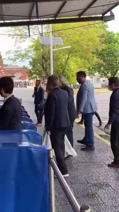 Confirmado que Fabiola es la nueva Melania Trump, en el video Alberto se olvida de Fabiola jajaja