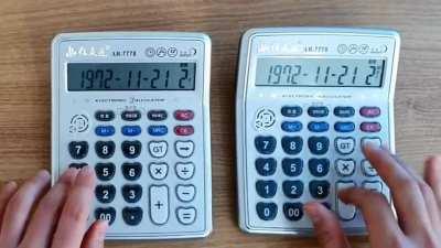 Para você que pensa que tocar guitarra é difícil tenta tocar megalovania assim