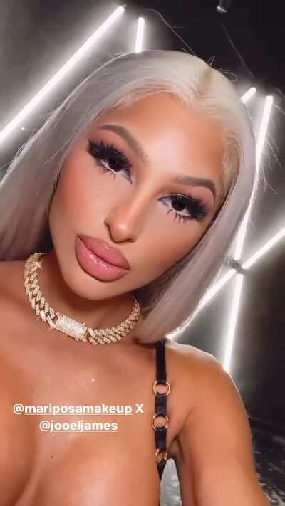 _Natalii3 my guess is she did not realize her nipples were showing lol. Either way a win for us 😁