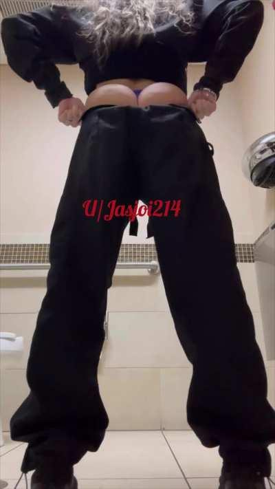 If I texted you to meet me in the bathroom, would you cum