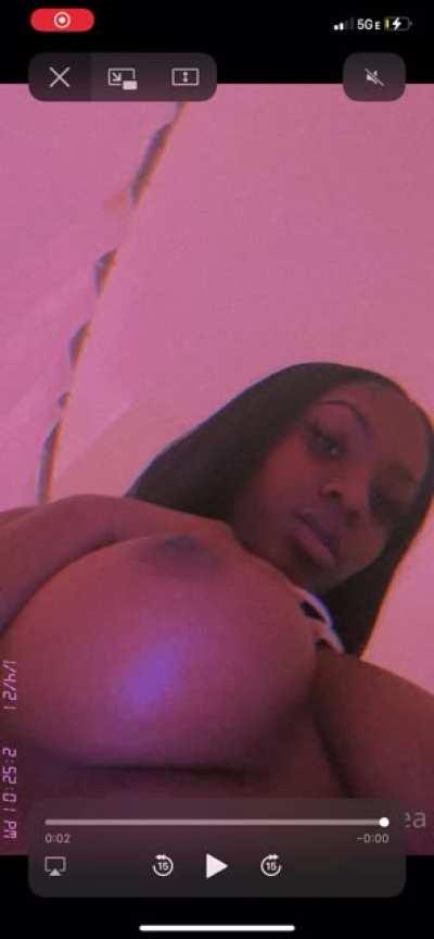 Gosheaaa_ <—- her Instagram 😍🥰😍