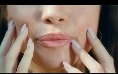 Her lips upvote and tell me in comments what u r thinking right now