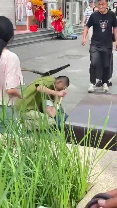 Man holds girl hostage with scissors.