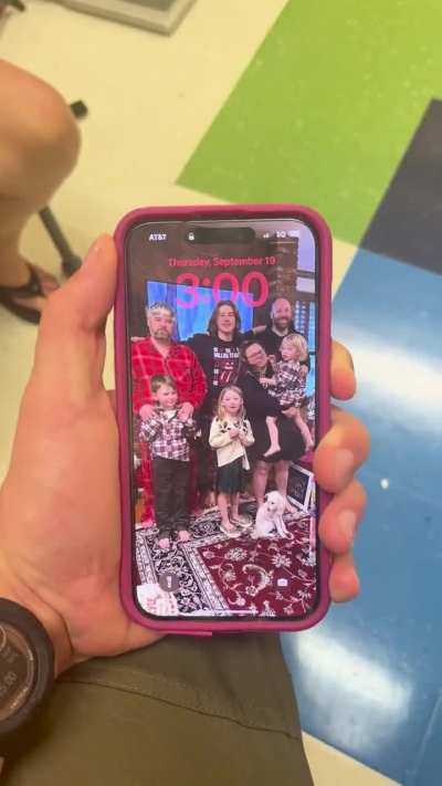 Grandmas phone won’t lock