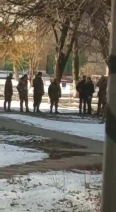 A group of Russian soldiers decided to surrender. Bravo guys, soon go alive and unharmed to your families!