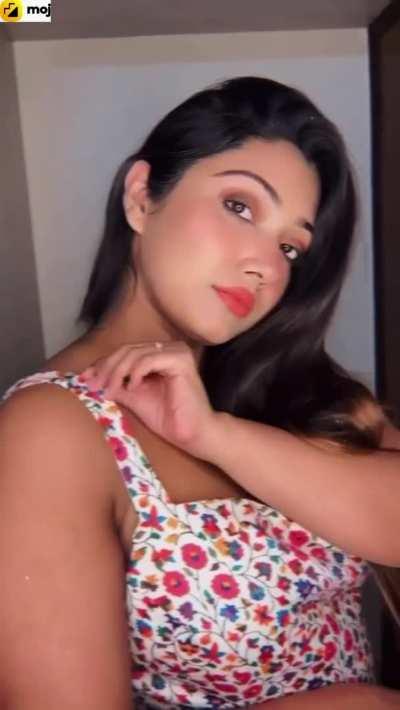 Famous Insta Model Finally Multiple N!pslip & B00bs Show after Long Time Video with Full Face & Voice!! Don't Miss Link in Comments