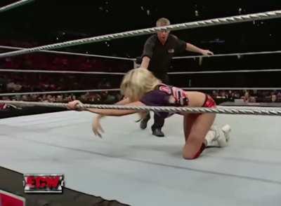 Kelly Kelly overwhelming Victoria