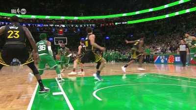[Highlight] Klay Thompson fouls out on a close call to the delight of the Boston crowd