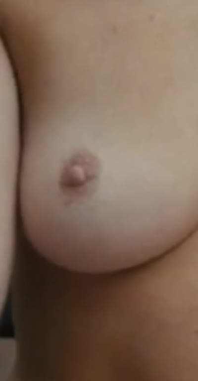 Alison Brie nude in Somebody i use to know (Slo-Mo & zoomed at her boobs)