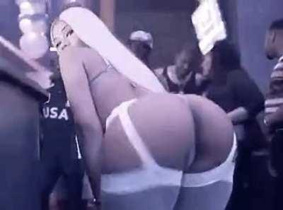 Nicki wants your cum.