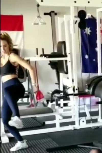 Peyton's pre-workout dance