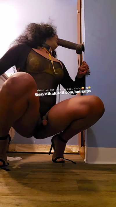 My Gag Reflex Triggers A Hands-Free Sissygasm