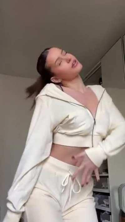 Leaelui new dance hot ass