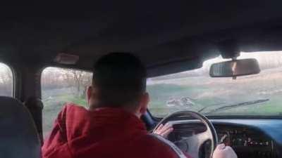 xSlayder conduce (referinta Ryan Gosling=literalmente eu)