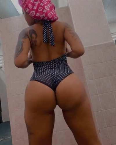 Y’all niggas don’t know how to crop a video? 🤣