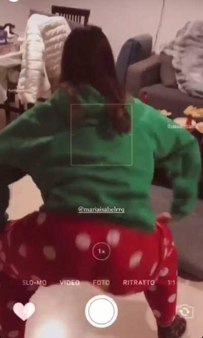 Masi moviendo el culo 😍