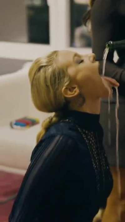 Lili Reinhart wants it bad