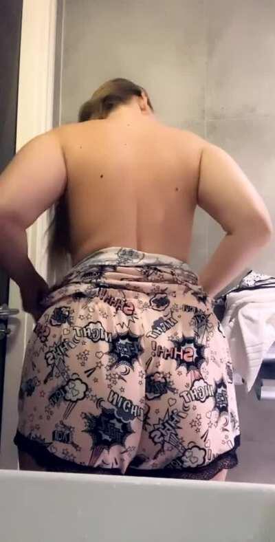 Do you like my curves?);) I’m a bit shy....)❤️