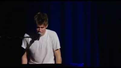 Bo Burnham sings well
