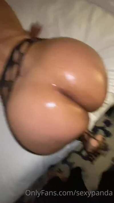 BRO 😅 I’m yet to see a video of her just getting out right fucked 😫 no gimmicks, no bad camera angles & no teasing, just getting her ass fucked for a good 3 minutes 🍑🍆🤦🏾‍♂️smh, hopefully one day 🙏🏾