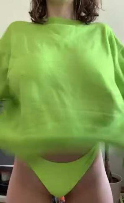 Just a little titty flash for you guys😇