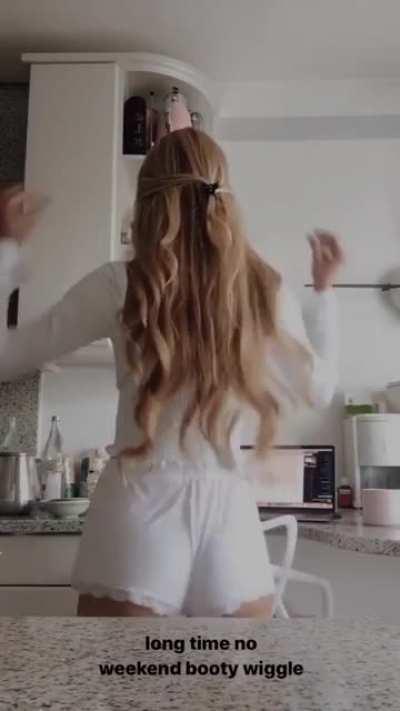 Weekend booty wiggle