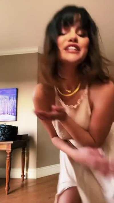 Selena Gomez is dancing like this for us what do we do?