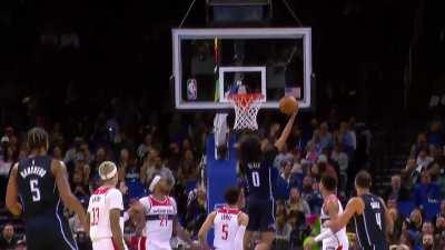 [Highlight] Jalen Suggs with nice over the shoulder assist to Anthony Black (With Replays)