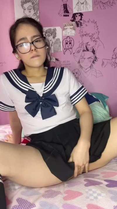 I’m 4’9… Smash or pass?🥺🥺