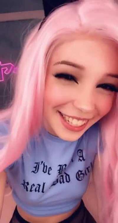 Belle Delphine nua para o p&uacute;blico pela primeira vez falando que vai fazer um porno no dia 25 de dezembro