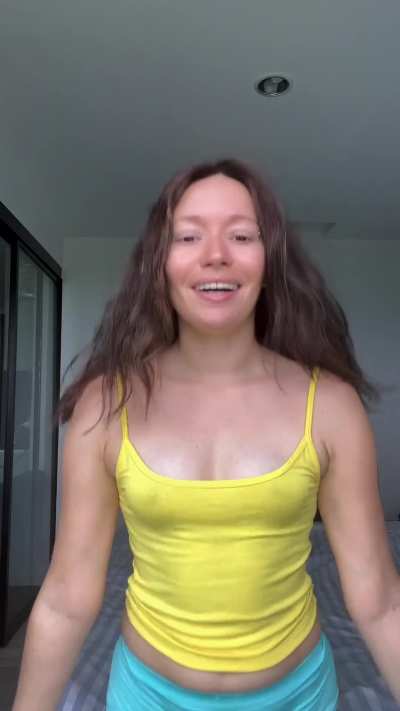 Petite babe who loves to make you smile 😘