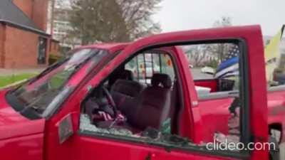 [Hall Of Fame] Oregon Antifa teach a cruel lesson to their political enemies: never publicly express your love for America or your vehicle will be destroyed.