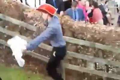 Drunk Irishman vs Hill - [G]old