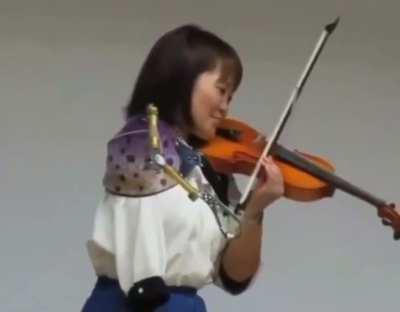 33 year old Manami Ito; a car accident did not stop her love of music and playing violin