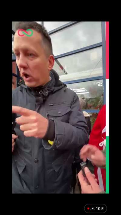 Magyar Péter Menczereset játszik