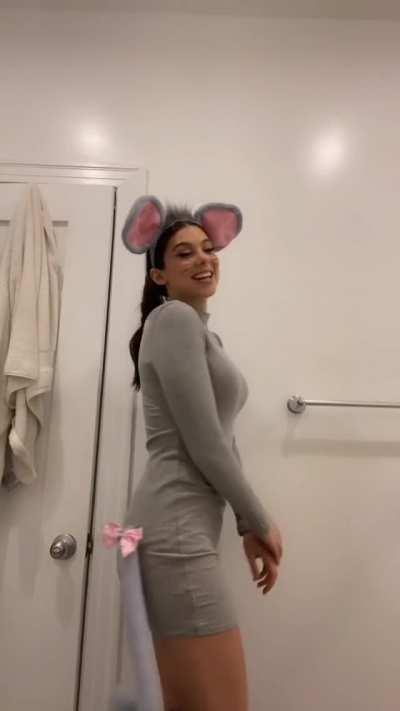 Kira Kosarin is hot as fuckkkk