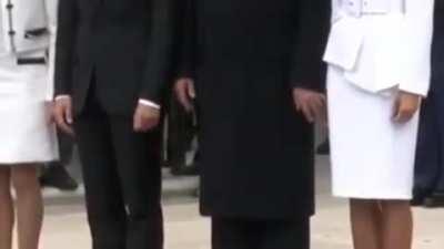 to hold the hand to keep image up