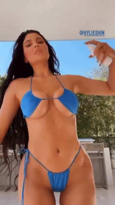 Kylie Jenner That’s definitely a twenty-four k pussy. And that bikini gets me going all the time