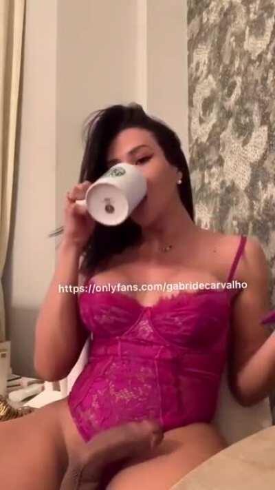 Gabriella de Carvalho Reveals her Secret for Tasty Coffee 😍 🍆