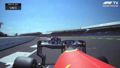 Replay of Verstappen and Hamilton's incident - race has been red flagged