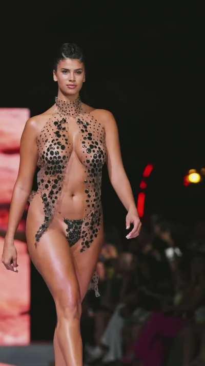 Aussie Latina Model Sets the Internet on Fire with Her Sizzling Hot Porn Debut! Get ready to be blown away by this stunning model's steamy performance!