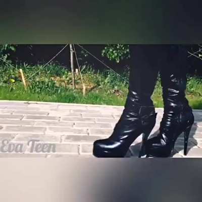 Evateen Black Heels