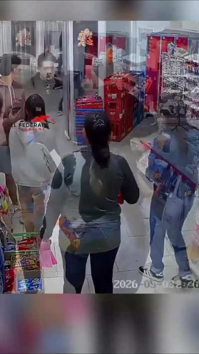 La rápida reacción de un supermercadista chino cuando un joven le quiso robar dos botellas de fernet