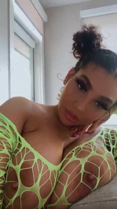 Cute Lightskin Baddie