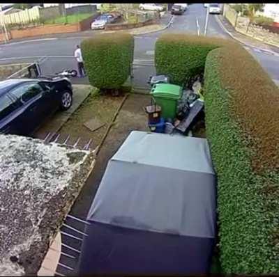 Some guy posted this on Twitter after being confused as to how his garden gate got bent.