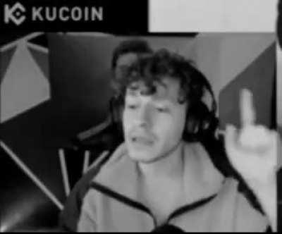 Mutlu değilim,bu dünyadan hevesim kursağımda gidecekmiş gibi hissediyorum:(