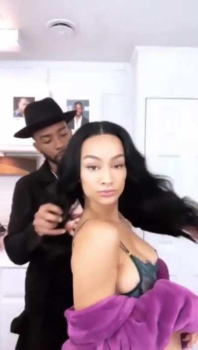 Nipple looking me dead in the eye lol🥰